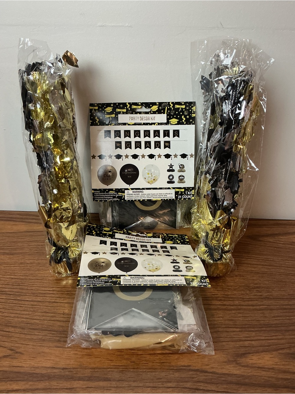 Black & Gold Party Decor Kit - Graduation